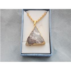MARBLE DRUZY GOLD ELECTROPLATED PENDANT ON A 26" GOLD TONE CHAIN (L800-24)