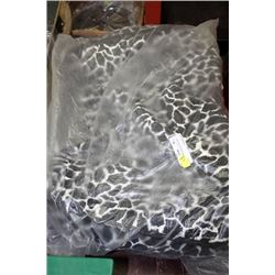 SMALL/MED PET BED, BLACK AND WHITE