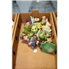 Image 1 : FLAT W/ 13 COLLECTIBLE FIGURINES INCLUDES: