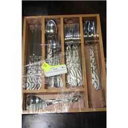 38 PIECES SILVERWARE SET & TRAY