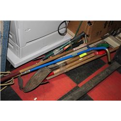 BUNDLE OF ASST GARDEN TOOLS