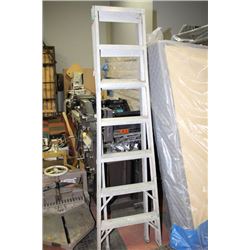 2 IN 1 EXTENDABLE A-FRAME LADDER
