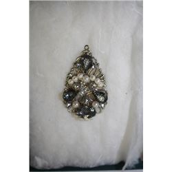 ARROWHEAD SHAPED PENDANT