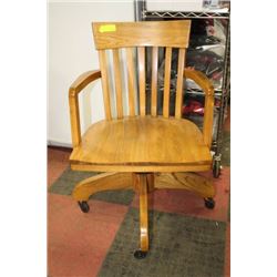 VINTAGE OAK OFFICE CHAIR