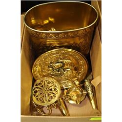 ESTATE BOX OF ASSORTED BRASS