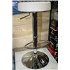 Image 1 : WHITE AND CHROM HYDRAULIC LIFT BAR STOOL