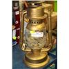 Image 1 : VINTAGE BEACON OIL LANTERN