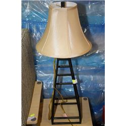 SHOWHOME METAL TOWER LAMP