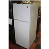 Image 1 : GE WHITE FRIDGE