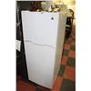 Image 2 : GE WHITE FRIDGE