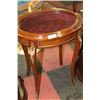 Image 1 : WOOD WITH GOLD TONE ACCENT DISPLAY END TABLE