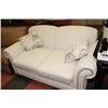 Image 1 : WHITE FABRIC NAIL HEAD LOVE SEAT