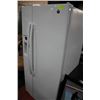 Image 6 : GE SIDE BY SIDE WHITE ON WHITE FRIDGE 33"W X 69"H