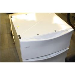 PAIR OF WHITE WASHER AND DRYER PEDASTOOLS