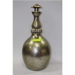 DECORATIVE VASE WITH LID