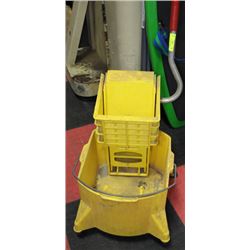 COMMERCIAL MOP BUCKET