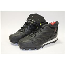PAIR OF RAWLING BASEBALL SHOES SIZE 5