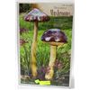 Image 1 : 2 PIECE MUSHROOM GARDEN ORNAMENTS