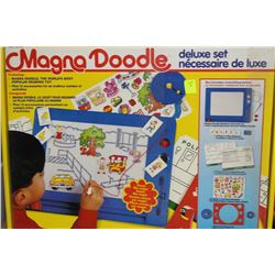 DELUXE MAGNA DOODLE SET