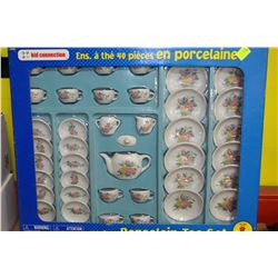 CHILDRENS 40 PC TEA SET