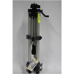 PROFESSIONAL TRIPOD