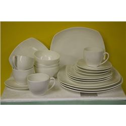 NEW 20 PC BONE CHINA DINNER SET