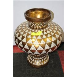 LARGE GOLD & EGGSHELL STYLE VASE