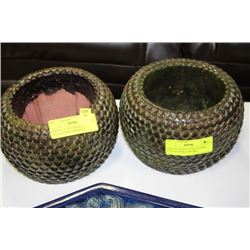 PAIR OF CACTUS STYLE FLOWER POTS ON CHOICE:BROWN