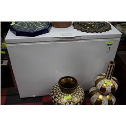 MAYTAG CHEST DEEP FREEZE