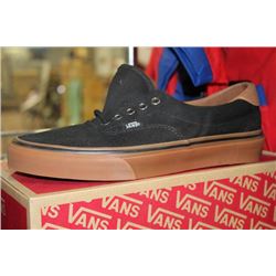 PAIR OF VANS MENS SIZE 8 WOMENS SIZE 9.5 SHOES
