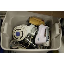 TOTE OF KITCHEN ACCESSORIES