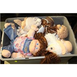 TOTE OF CABBAGE PATCH DOLLS