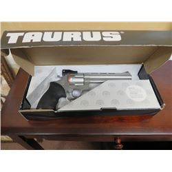 Mystery Pistol Case Auction 3