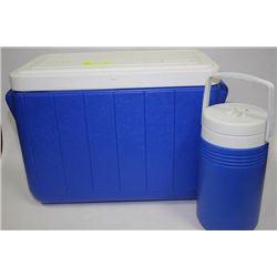 MEDIUM SIZE COLEMAN BLUE & WHITE COOLER