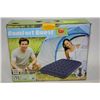 Image 1 : QUEEN SIZE AIR MATTRESS NEW IN BOX