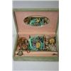 Image 1 : GREEN JEWELRY BOX WITH CONTENTS