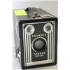 Image 1 : VINTAGE BROWNIE TARGET SIX-20 KODAK CAMERA