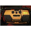 Image 1 : DEWALT JOBSITE RADIO W/ BATTERY CHARGER