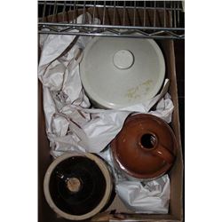 BOX OF VINTAGE LIQUOR JUGS AND CROCKS ON