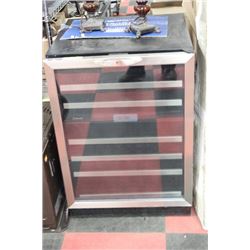 DANBY SINGLE DOOR WINE COOLER 24x24x34T