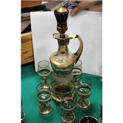 ESTATE DECANTER SET (BROWN AND GOLD )