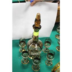 ESTATE DECANTER SET (BROWN AND GOLD )