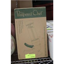 NEW PAMPERED CHEF COOKIE PRESS