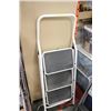 Image 1 : THREE STEP LADDER
