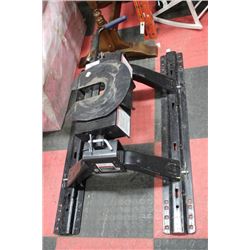 REESE 15000lb PRO SERIES 5TH WHEEL, WITH RAILS