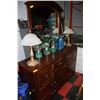 Image 1 : 9 DRAWER DRESSER W MIRROR