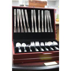 GOURMET SETTINGS 12 PLACE SILVERWARE SET