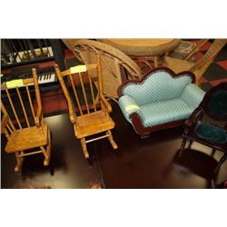 4 PC VINTAGE DOLL FURNITUIRE