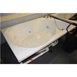 6FT. JACUZZI TUB COMPLETE (USED)