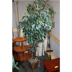 LARGE ARTIFICIAL TREE